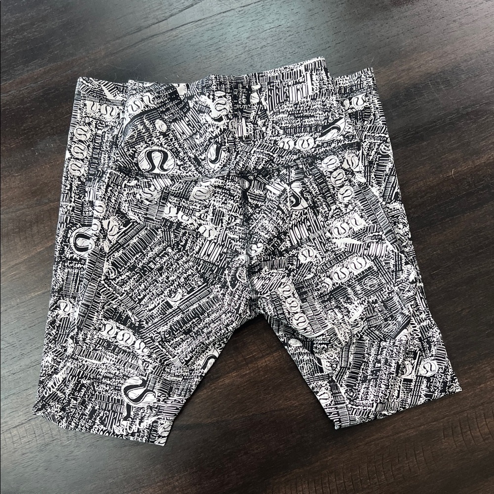 lululemon Monochrome Pattern Leggings - Picture 3 of 4